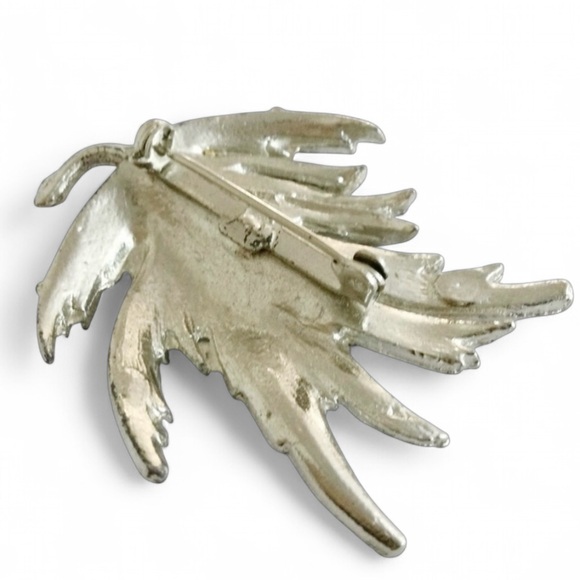 Vintage Mid-Century Silver Leaf Brooch – Detailed & Weighted - Picture 5 of 8